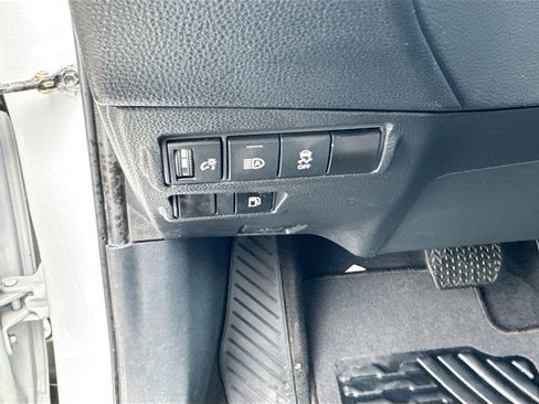 Used 2023 Toyota Corolla Cross SE image 27