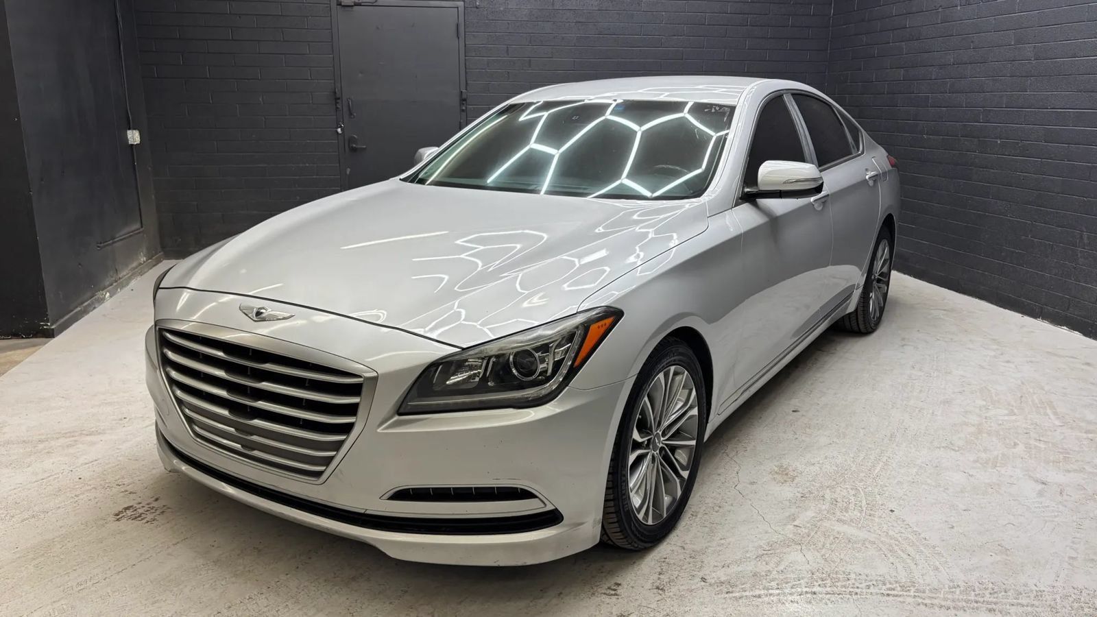 Used 2015 Hyundai Genesis 3.8 RWD image 2