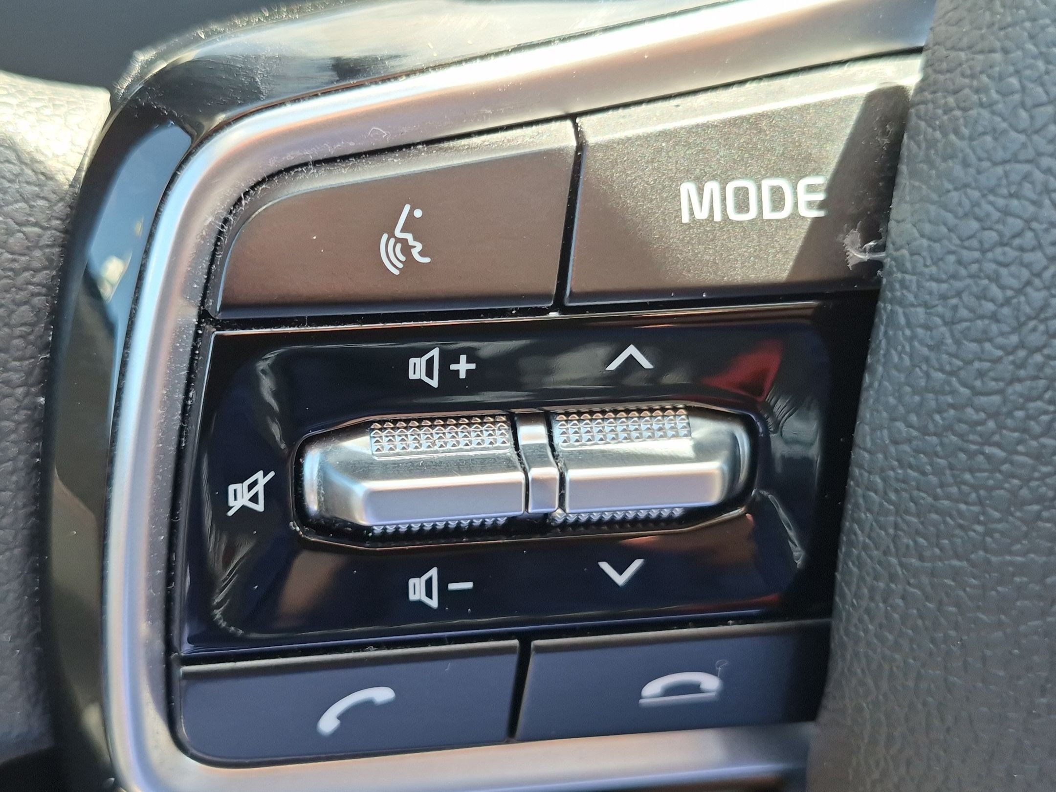 Certified 2023 Kia Sorento LX FWD image 16