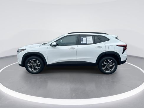 Used 2025 Chevrolet Trax LT w/ LT Convenience Package FWD image 6