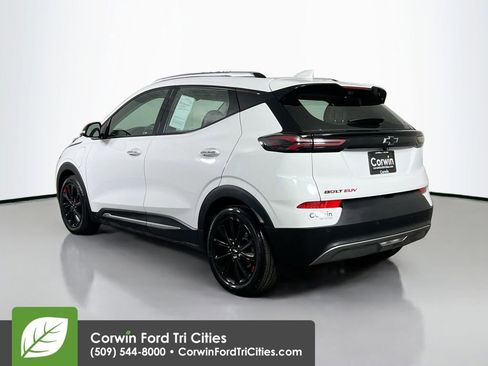 Used 2023 Chevrolet Bolt EUV Premier w/ Redline Edition image 11