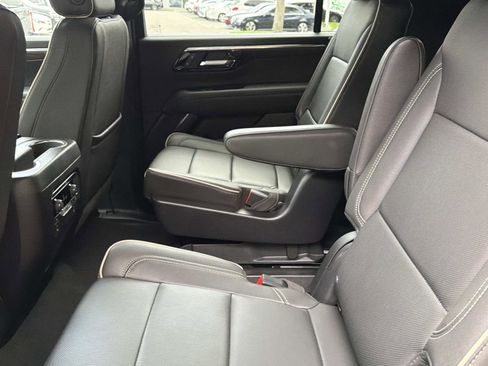Used 2025 Chevrolet Suburban Premier RWD image 13