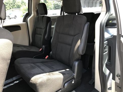 Used 2015 Dodge Grand Caravan American Value Package FWD image 15