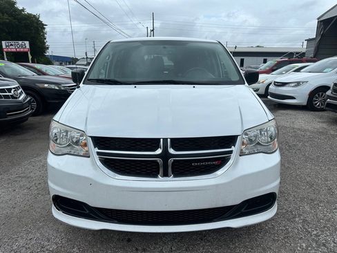 Used 2017 Dodge Grand Caravan SE w/ UConnect Hands-Free Group FWD image 2