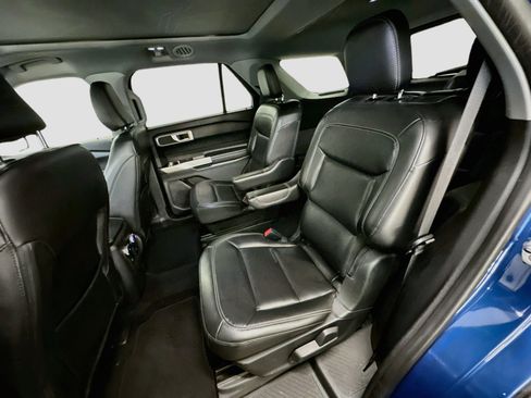 Used 2022 Ford Explorer XLT w/ Equipment Group 202A AWD/4WD image 29