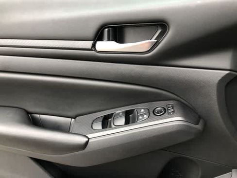 Used 2022 Nissan Altima 2.5 S FWD image 33