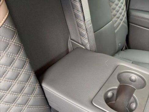 Used 2024 GMC Canyon Denali image 26