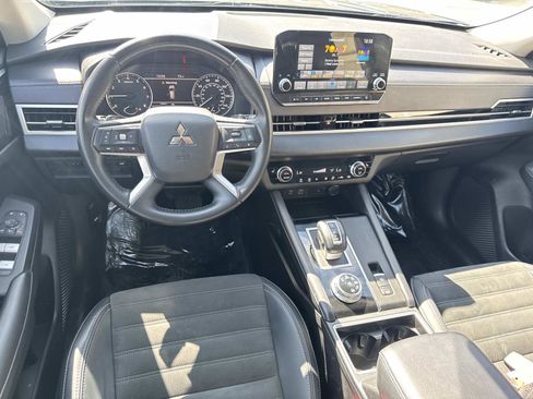Used 2024 Mitsubishi Outlander AWD image 7