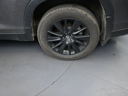 Used 2019 Toyota Highlander SE w/ Carpet Mat Package (TMS) image 21