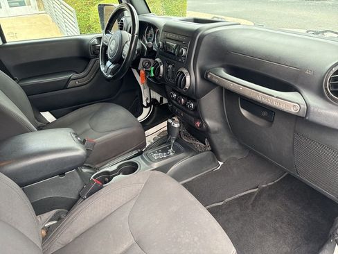 Used 2018 Jeep Wrangler Unlimited Sport S image 12