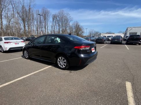 Used 2025 Toyota Corolla LE image 9
