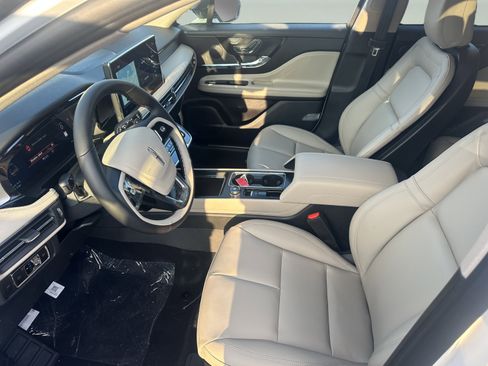 New 2026 Lincoln Corsair Premiere image 9