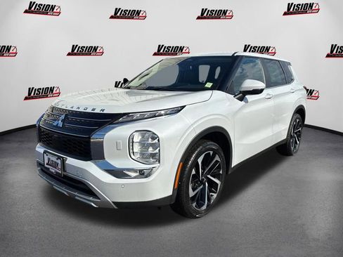Used 2023 Mitsubishi Outlander SE image 1
