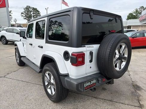 Used 2018 Jeep Wrangler Unlimited Sahara AWD/4WD image 8