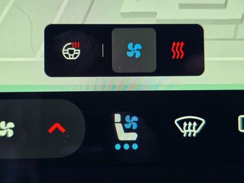 Used 2024 Rivian R1T Adventure image 32