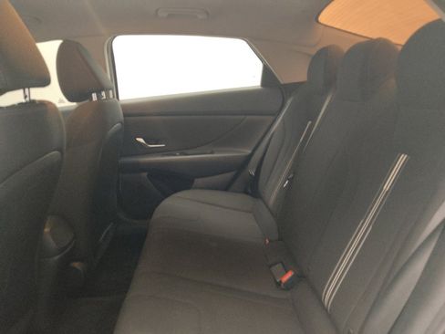 Used 2022 Hyundai Elantra SEL w/ Convenience Package FWD image 18