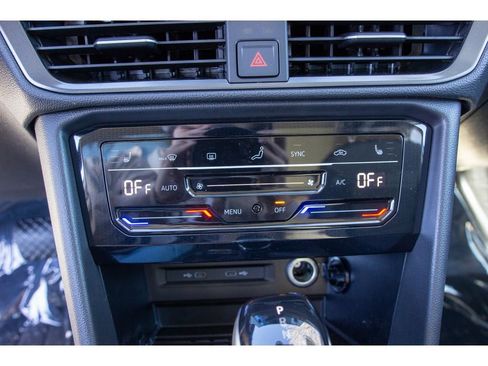 New 2026 Volkswagen Taos SE image 16