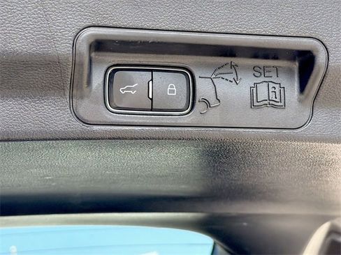 Used 2021 Ford Explorer XLT image 44