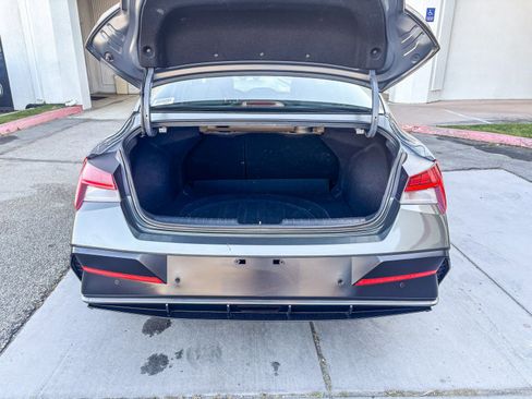 Used 2024 Hyundai Elantra Limited image 14