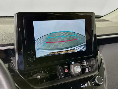 Used 2025 Toyota Corolla Cross LE FWD image 23