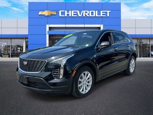 Used 2023 Cadillac XT4 Luxury w/ Cold Weather Package AWD/4WD image 2