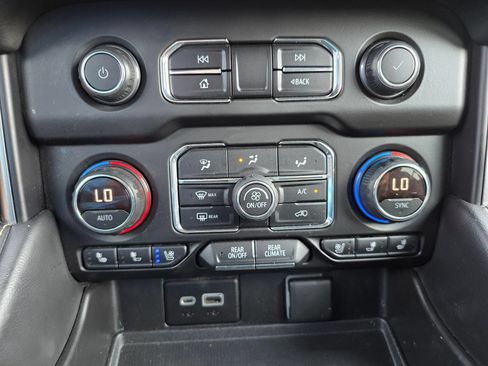 Used 2021 Chevrolet Tahoe Premier AWD/4WD image 17