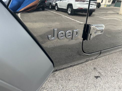 New 2026 Jeep Gladiator Sport image 18