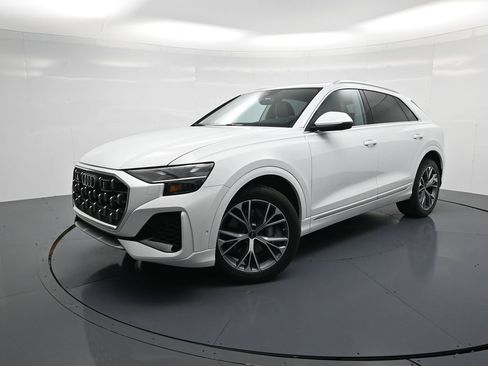 Used 2025 Audi Q8 Premium Plus AWD/4WD image 1