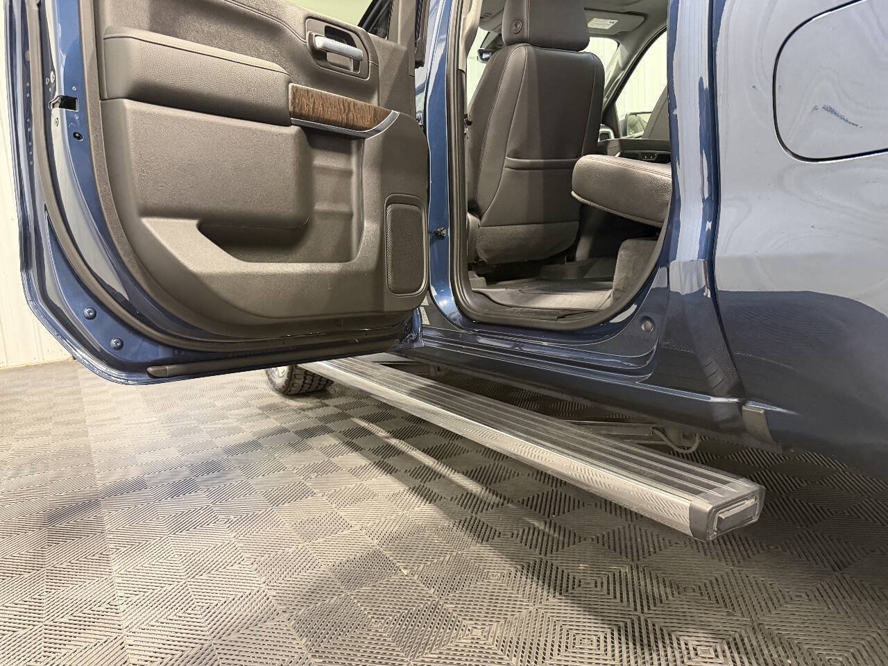 Used 2020 GMC Sierra 1500 Denali w/ Denali Ultimate Package AWD/4WD image 14
