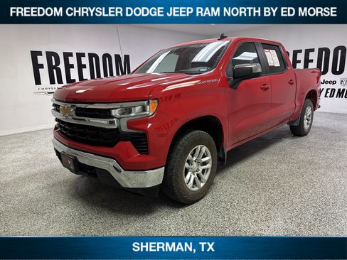Used 2025 Chevrolet Silverado 1500 LT w/ Convenience Package II AWD/4WD image 1