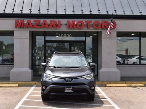 Used 2017 Toyota RAV4 XLE AWD/4WD image 5