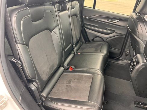 Used 2024 Jeep Grand Cherokee Altitude RWD image 35