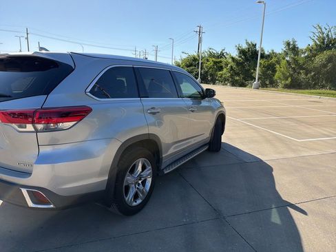 Used 2019 Toyota Highlander Limited FWD image 3