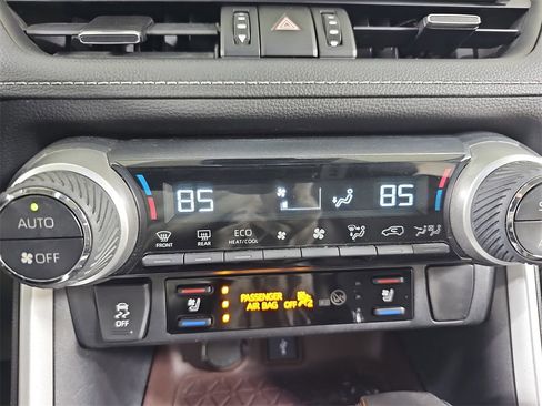 Used 2020 Toyota RAV4 Limited image 31