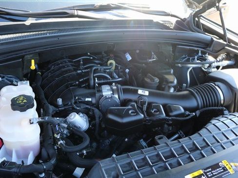 Used 2024 Jeep Grand Cherokee Limited image 10