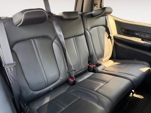 Used 2022 Jeep Grand Wagoneer Series II image 18