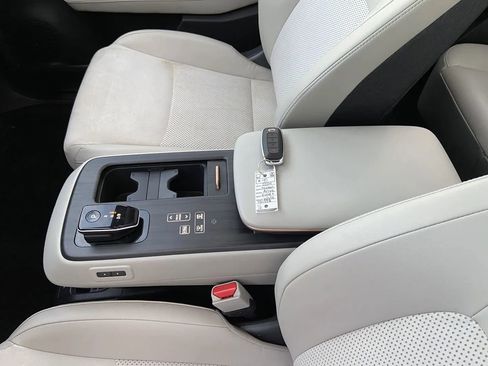 Used 2024 Nissan Ariya AWD image 22