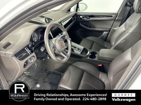 Used 2023 Porsche Macan Base image 4