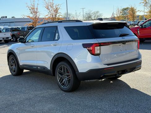 New 2026 Ford Explorer ST-Line image 3