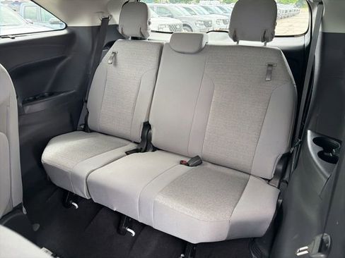 Used 2026 Toyota Sienna LE FWD image 17