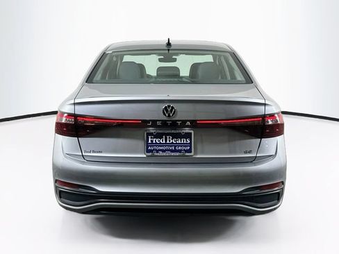 Certified 2025 Volkswagen Jetta SE w/ Sunroof Package FWD image 7