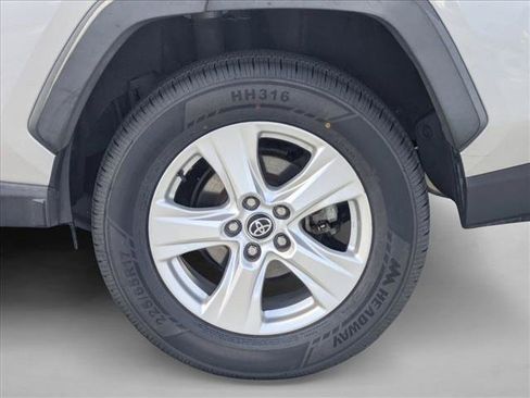 Used 2020 Toyota RAV4 XLE FWD image 22