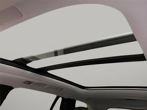 Used 2018 Volvo XC90 T6 Momentum w/ Convenience Package image 24