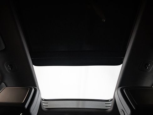 Certified 2020 Porsche Macan AWD/4WD image 30