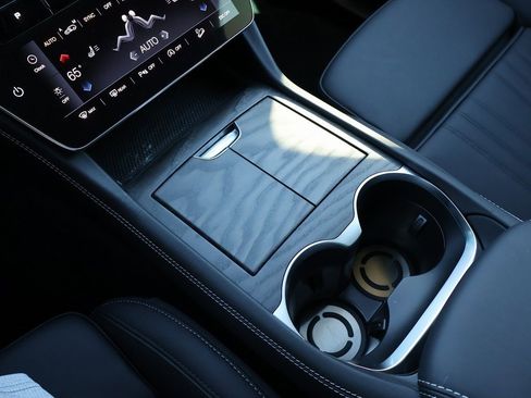 New 2025 Maserati Grecale GT image 28