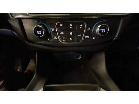 Used 2020 Chevrolet Traverse LT image 14