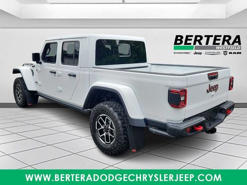 Used 2024 Jeep Gladiator Rubicon AWD/4WD image 4