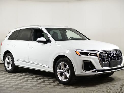 Used 2025 Audi Q7 2.0T Premium w/ Convenience Package image 6