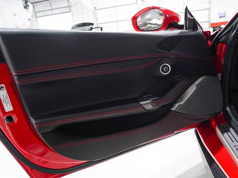 Used 2020 Ferrari Portofino image 19
