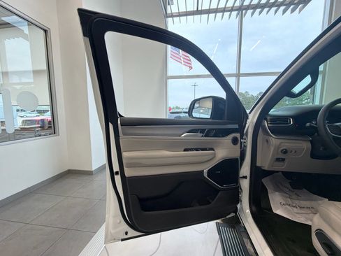 New 2026 Jeep Grand Wagoneer Limited AWD/4WD image 17